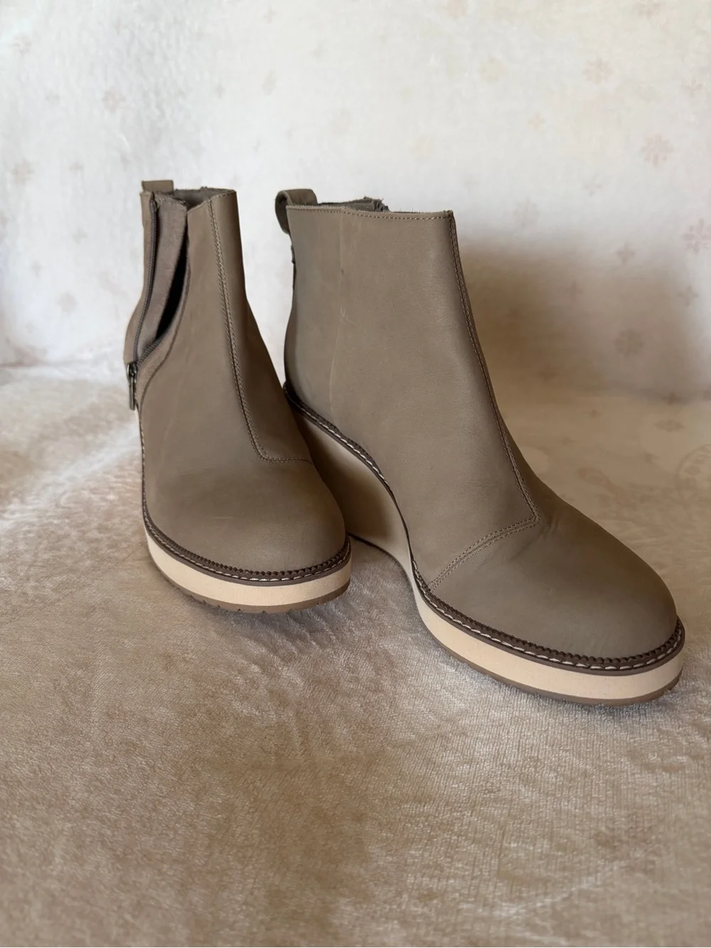 Toms stylish taupe